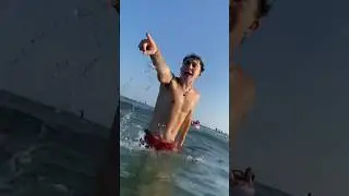 Cuando te ROBAN en la PLAYA...🏝️🎒#humor #comedia #viral #shorts