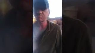 Мужик съел 2 острый перец