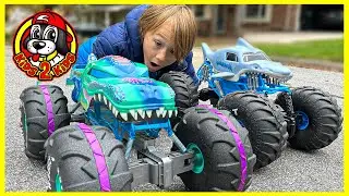 Hot Wheels Monster Trucks 1:6 XL MEGA-WREX RC (Unboxing & Battle vs Monster Jam MEGA MEGALODON)