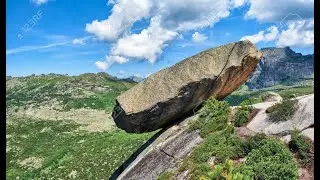 hanging stone in India, डरावने पत्थर है पहाड़ों के ऊपर, कभिभी गिर सकते है, amezing travel,