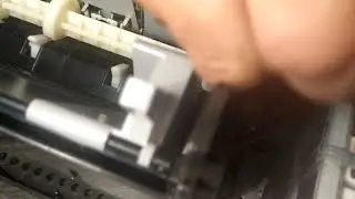 Не захватывает бумагу Принтер EPSON L805 Решено