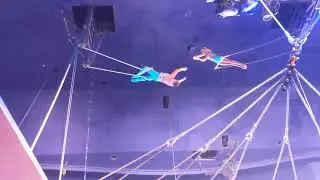 4 people going flying in the show it was so crazy Trapeze show Circus Circus full show.