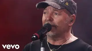 Vasco Rossi - Guai (Live Kom 015 – Bari)