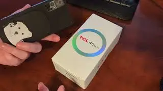 Unboxing the TCL 40 XE 5G