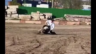ДМИТРИЙ ЛИКС РАЗБИЛСЯ НА МОПЕДИКЕ