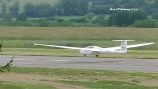 Despegue de un planeador y un Piper PA-18 del Aeródromo de La Cerdanya