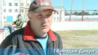 Сегодня благовещенские хоккеисты начали тренировку с минуты ...