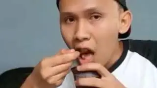 makan es krim campur boncabe dan kecap rasanya? #shorts #ekperimen #viral