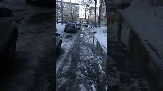 Обращение: Екатеринбург, улица Смазчиков 8, парковка на газоне