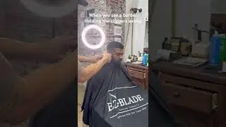 How to hold barber clippers when cutting hair #barber #menshaircuts #barbers #highfade #baldfade