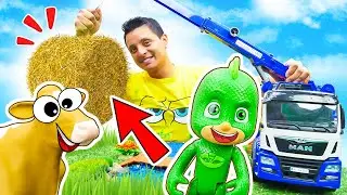 ¿Por qué las vacas y los caballos de la granja tienen hambre? Videos de juguetes PJ Masks para niños