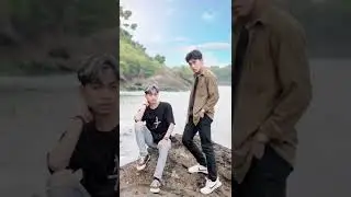 3 Ide Pose Foto OOTD Bareng Temen Di Alam