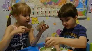 Детки Конфетки делают кормушки для птиц. (Ребятки Котятки)