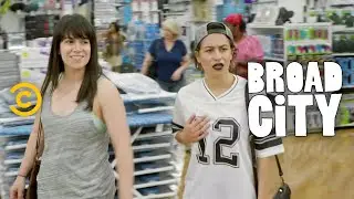 Broad City - Shopping with Abbi at BB&B