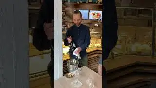 Стандарт для официантов: как подать вино в ресторане | Как открыть бутылку вина | Wine service
