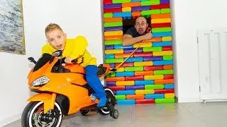 BABY ПОСТРОИЛ стену в доме!Ride on Toy Sportbike & pretend play with toys.