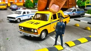 Police cars with the sound of a siren and glowing headlights! Doors and trunk open!