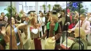 Добрая традыцыя TUT.BY: дзіва для рэкламшчыкаў, калядоўшчыкі ў танку ды паўсюдныя танцы