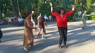 Нравится мне с тобой💃🌹 Счастливые минуты в парке Горького 💃🌹Харьков 2021