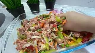 Просто мну руками овощи с фаршем и готовлю вкусный ужин.Полезно, вкусно, быстро. Правильное питание