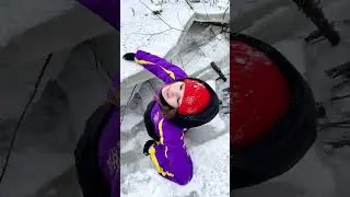ДЕВУШКА ломает ЛЁД на речке 💪🏻😳 Shorts