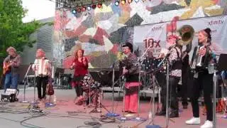 Accordions Anonymous - Behind the Bellows
