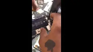 How to remove iphone battery