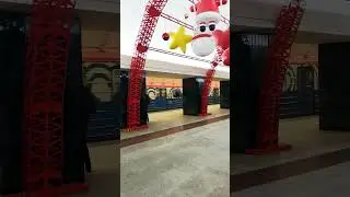 Новогодняя станция метро и поезд 81-717/714 (номерной) в новой расцветке. Прибытие. Москва, 2024