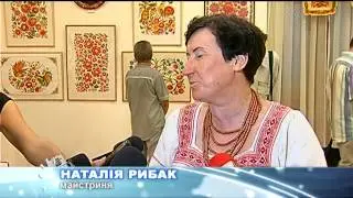Майстри петриківського розпису презентували близько 100 робіт у краєзнавчому музеї