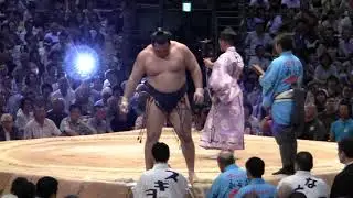 Yokozuna Power! Hakuho vs Kakuryu Sumo Battle