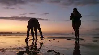 How to do handstand in the beach