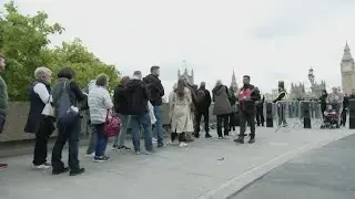 Queen Elizabeth II line of mourners 5 miles long