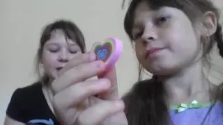 Что же лежит в пенале? Вика и Вероника.😀