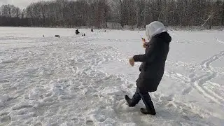 КЛЕВ КРУПНОГО РОТАНА МОНСТРА. ЖЕНА ОБЛОВИЛА ВСЕХ. РЫБАЛКА ЗИМОЙ. ЗИМНЯЯ РЫБАЛКА 2023-24.