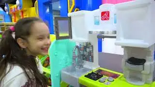 Kids are Playing in Korean indoor Playground 로보카폴리어린이 놀이터