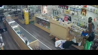 Elderly Chinatown smoke shop worker thrown to ground by alleged robber