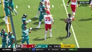 Patrick Mahomes throws it to his best receiver