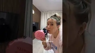 Выгнали из за подушки пердушки😂 