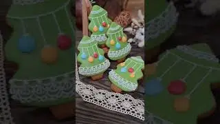 Идеи несложной росписи плоских ëлочек🎄текст в комментариях)