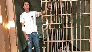 This is what life is like inside a prison... | ALCATRAZ
