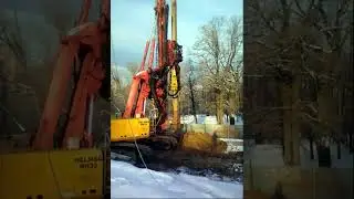 Буровая установка Delmag RH32. Специальная строительная техника. Бурение скважин для метро.