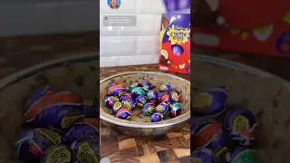 Creme Egg cookie pie 