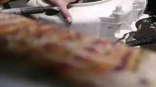 Способ распилки и пайки неразборного пластикового бака стиральной машины.