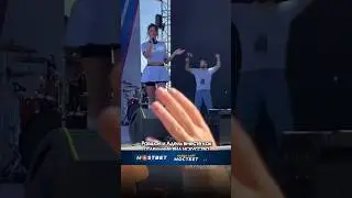 АДЕЛЬ НА СЦЕНЕ ИСПОЛНЯЕТ 