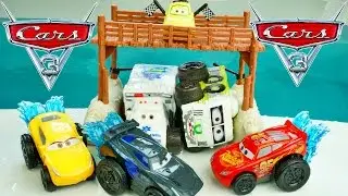 CARS 3 WATER SPLASH RACERS FIREBALL BEACH RACE BATH TIME TOYS ARE FUN!