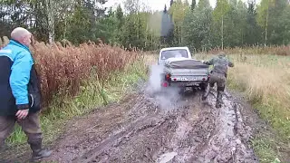 VAZ-2120 Lada Nadezhda with a trailer on the road. Pushing on Bad Roads Auto the roads.
