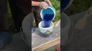 Идеально круглый стол заливаем эпоксидной смолой в тазу #shorts #short #diy  DIY EPOXY TABLE