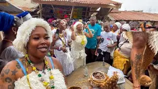 Osun priestess gave market women free foods - Orisha Aje Oja