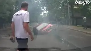 Видео провала машины в яму