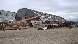 Вахта-Ямал Снос ангара бульдозером